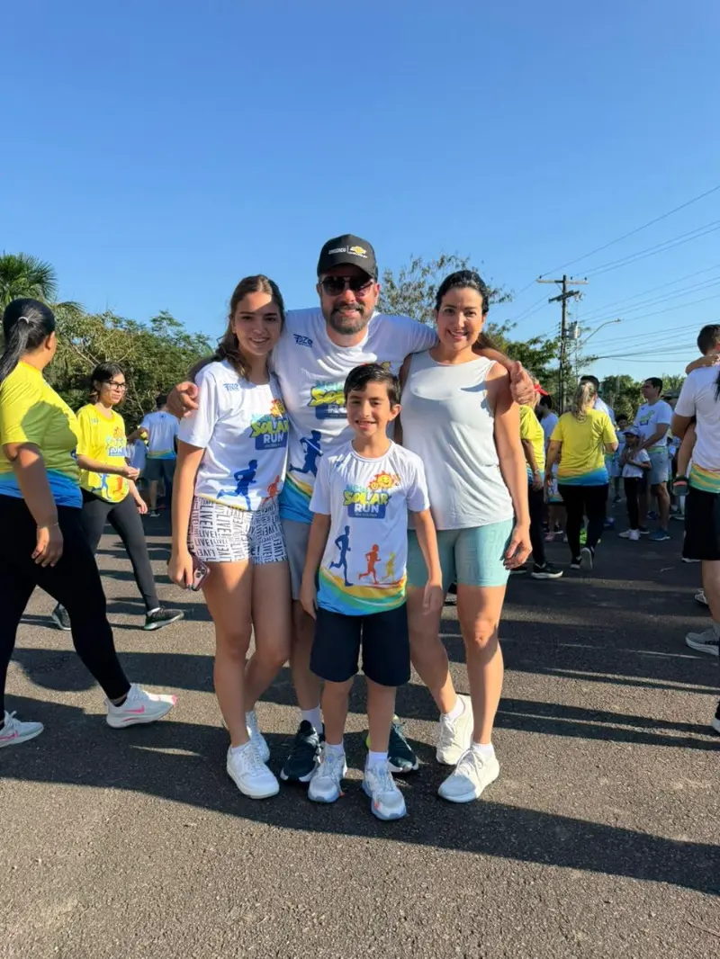 Júnior Betão com a esposa e os filhos em uma corrida de rua